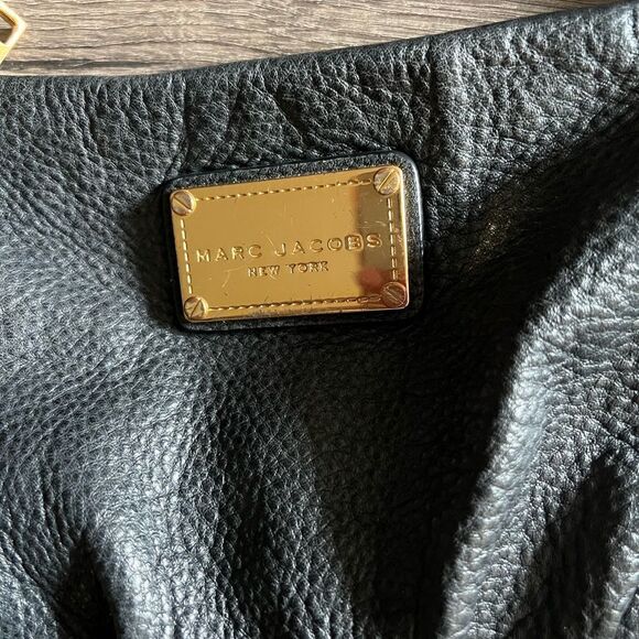 Marc Jacobs New York Crossbody Purse Handbag Black Leather Small Gold Hardware - Picture 7 of 10